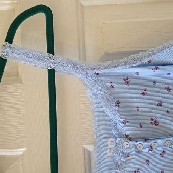 SO BRAND WOMENS JUNIOR SIZE BLUE WITH PURPLE FLOWERS TANK TOP SIZE LARGE - Picture 3 of 12